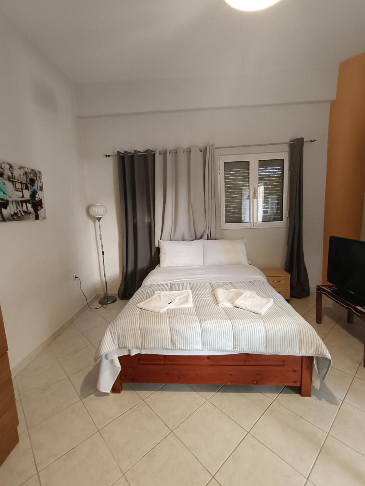 Cozy Apartment In The Center Of Aighion Achaia - Ground Floor - Ισόγειο Στουντιο Aigio Exterior photo